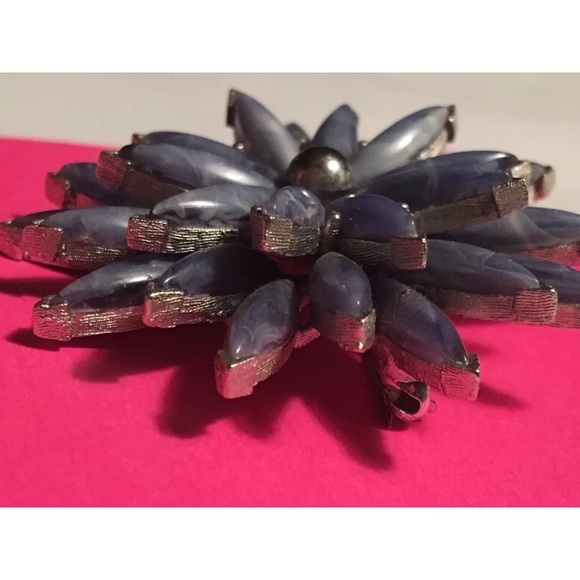 SPECTACULAR Crown Trifari Flower Petal Brooch WOW - Unique & Special Piece 🌺 - Picture 4 of 11